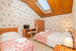 Postel nebo postele na pokoji v ubytování Hotel Donatello