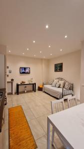 a living room with a bed and a table at casa Stella centro Foce 200 mt dalla passeggiata Imperatrice in Sanremo