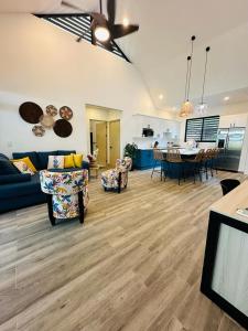 a living room with couches and a dining room at Casa Coral Azul in Cahuita