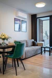 a living room with a couch and a table at Apartament Laguna Beskidów 8 z widokiem na Jezioro Żywieckie - Dream Apart in Zarzecze
