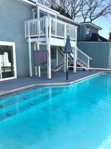 Gallery image of ☆Poolside 1BR Triplex 1 Block From The Beach ☆ in Jacksonville Beach