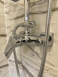 a chrome shower faucet in a bathroom at 4CENTER Apartments in Sibiu +20 photos
