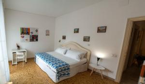 a bedroom with a bed with a blue blanket on it at Discover Sustainable Bliss: 2-BR Apartment in Rome in Rome