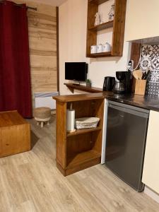 a kitchen with a table and a counter top at Appartement 4 personnes BAT B02 in Gresse-en-Vercors