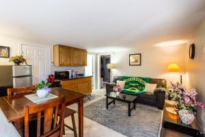 Köök või kööginurk majutusasutuses Emerald City Studio Suite