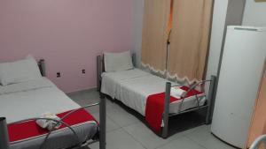 Een bed of bedden in een kamer bij Pousada Das Camelias