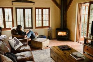 Χώρος καθιστικού στο Hideaway Cottage - Secluded Retreat - Pet Friendly
