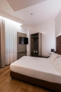 Postel nebo postele na pokoji v ubytování London Hotel