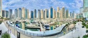 Nespecifikovaný výhled na destinaci Dubaj nebo výhled na město při pohledu z apartmánu