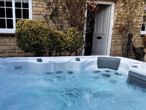 a large hot tub in front of a house at 4 bed in Rutland Water 86556 in Empingham