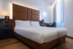 Postel nebo postele na pokoji v ubytování London Hotel