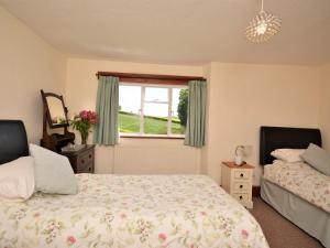 a bedroom with a bed and a window at 2 Bed in Sidmouth BURSC in Sidbury