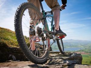 a man riding a bike on top of a mountain at 2 Bed in Bwlch BN138 in Bwlch