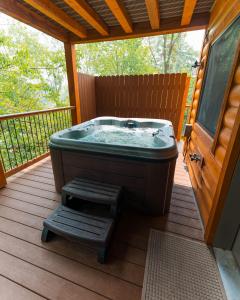 Foto sihtkohas Millersburg asuva majutusasutuse Skyview Treehouse by Amish Country Lodging galeriist
