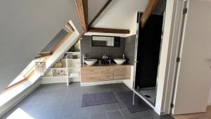 Kuchyň nebo kuchyňský kout v ubytování URA city center Brugge + 49 fotografií