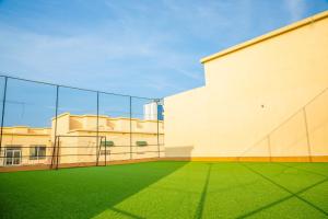Tenis a/nebo squash v ubytování سويت ابحر سكن خاص SUITE OBHUR private accommodation nebo okolí