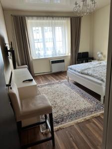 Posteľ alebo postele v izbe v ubytovaní APARTMEN PRAHA