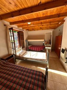 a bedroom with two bunk beds in a room at Departamento Céntrico Estilo Centroeuropeo - FEPANGUS in Villa General Belgrano