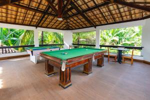a room with a pool table and two tables at Arraial do Sol Beach Hotel in Arraial d'Ajuda