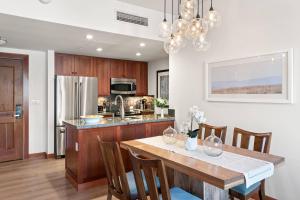 a kitchen and dining room with a table and chairs at Capitol Peak 3317 in Aspen