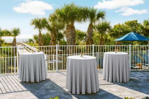 Rõdu või terrass majutusasutuses Hilton Garden Inn Cocoa Beach-Oceanfront, FL