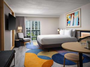 Voodi või voodid majutusasutuse Hilton Garden Inn Cocoa Beach-Oceanfront, FL toas