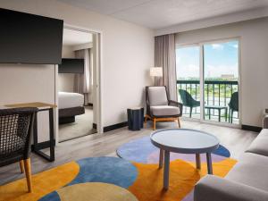 Istumisnurk majutusasutuses Hilton Garden Inn Cocoa Beach-Oceanfront, FL