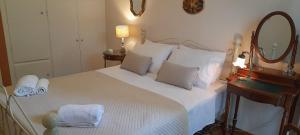 Gallery image of Apartment with a green balcony in Athens in Athens +41 photos