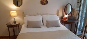 Gallery image of Apartment with a green balcony in Athens in Athens