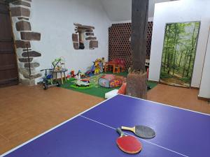 Stalo tenisas apgyvendinimo įstaigoje Casa Rural Betraunea arba netoliese