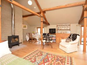 a living room with a fireplace and a stove at 2 bed in Presteigne 78095 in Presteigne