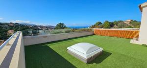 materasso sul tetto di una casa di Villa de standing Les Amandiers, vue mer & piscine a Propriano