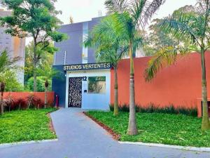 Taman di luar Studio Vertentes