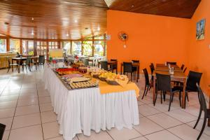 Comida no hotel ou em algum lugar perto