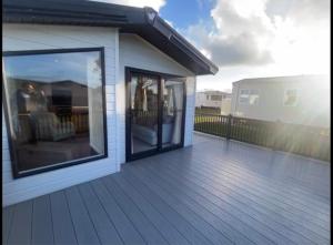 Балкон или терраса в 2-6 guests Holiday Chalet in Durdle Door