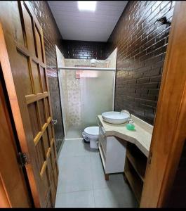 a bathroom with a toilet and a sink at Casa Ecológica Ninho do Tucano in Bonito