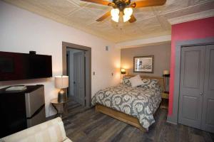 a bedroom with a bed and a ceiling fan at Dodici Night Suites in Washington
