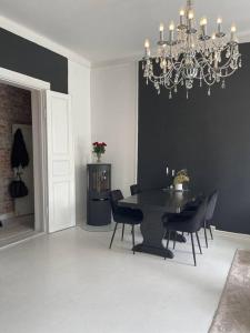 a dining room with a black table and chairs at Fancy apartment by Royal Palace in Oslo