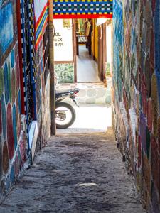 an alley with graffiti on the side of a building at Hotel San Francisco in San Pedro La Laguna