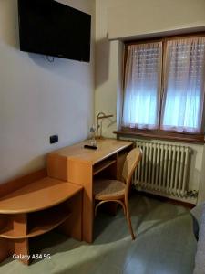 TV a/nebo společenská místnost v ubytování AlmaMed Hotel san Leonardo