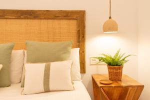 A seating area at Lazcano & old town by ELE Apartments