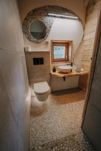 Koupelna v ubytování Koča Žafran - Velika planina