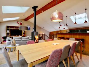 Posezení v ubytování Maison de village au cœur du Praz avec sauna et garage - FR-1-772-4 + 6 fotografií