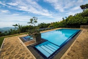 Melheim Resort and Spa内部或周边的泳池