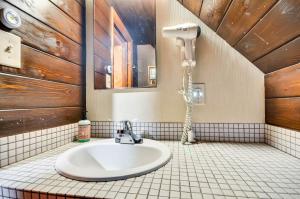 a bathroom with a sink and a shower at Inviting Mt Hood Cabin with Porch 1 Mi to Skibowl! in Government Camp +16 photos