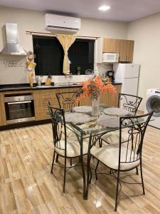 Nhà bếp/bếp nhỏ tại Apartamento entero en Caacupé.