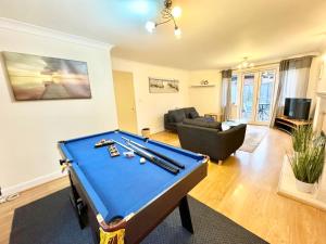 a living room with a pool table in it at 4 bedroom home just off the M20 easy access to Dover & Eurotunnel central Ashford & parking in Ashford