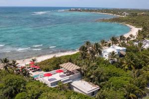 an aerial view of a resort and the beach at Marina Haven Rooftop Jacuzzis Prvt Dock BBQ & Pool in Puerto Aventuras