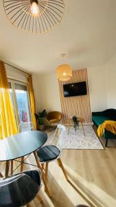 a living room with a table and chairs at Appartement standing Le Havre in Le Havre