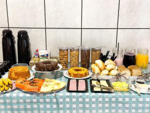 Opções de café da manhã disponíveis para hóspedes em POUSADA SOLAR DE ANITA